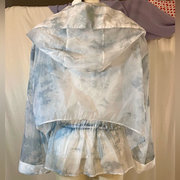 Like New Emporio Armani cloud-print hooded windbreaker jacket blue white sz 44 - Picture 7 of 17